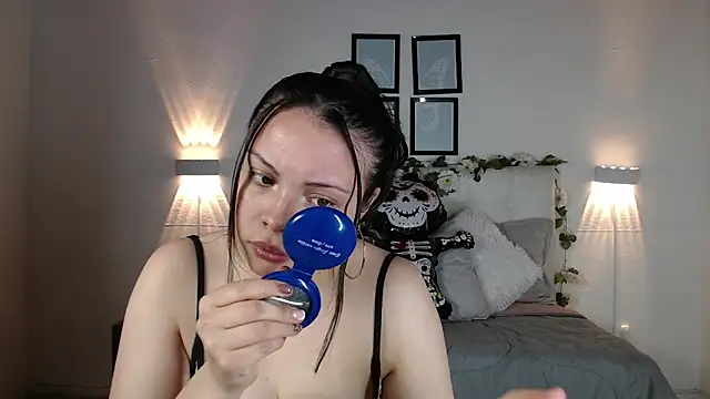 Snapshot of Megan_05_ chatting on November 15, 2025, 6:37 pm Megan 05 online show from November 15, 2025, 6:37 pm