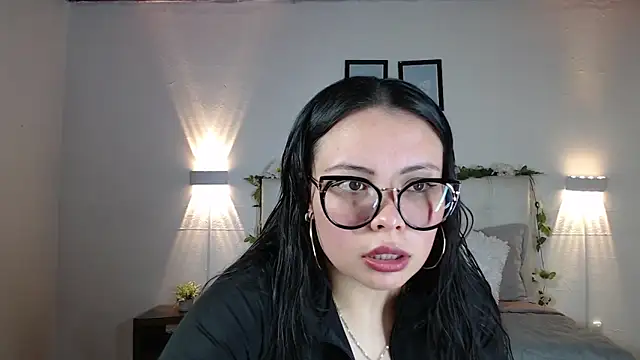 Snapshot of Megan_05_ chatting on November 30, 2025, 5:28 pm Megan 05 online show from November 30, 2025, 5:28 pm