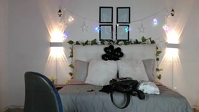 Snapshot of Megan_05_ chatting on January 11, 2026, 7:41 pm Megan 05 online show from January 11, 2026, 7:41 pm