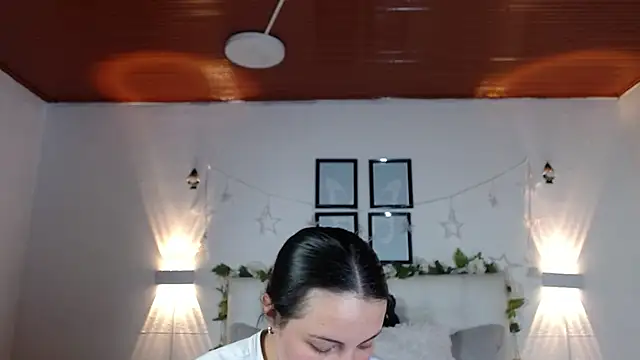 Snapshot of Megan_05_ chatting on February 4, 2026, 6:47 pm Megan 05 online show from February 4, 2026, 6:47 pm