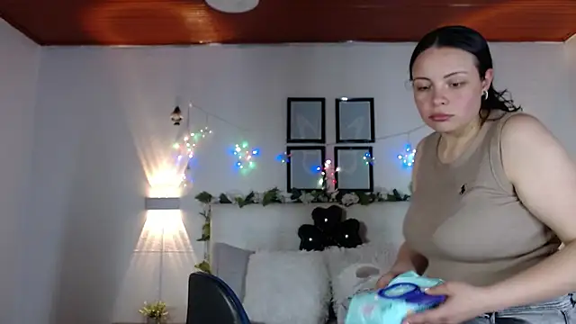 Snapshot of Megan_05_ chatting on February 6, 2026, 6:55 pm Megan 05 online show from February 6, 2026, 6:55 pm