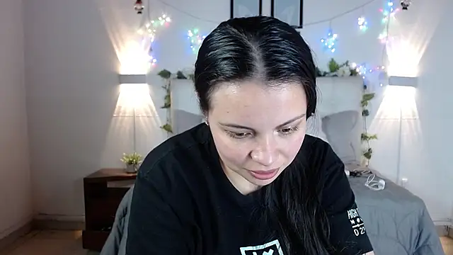 Snapshot of Megan_05_ chatting on February 7, 2026, 6:33 pm Megan 05 online show from February 7, 2026, 6:33 pm