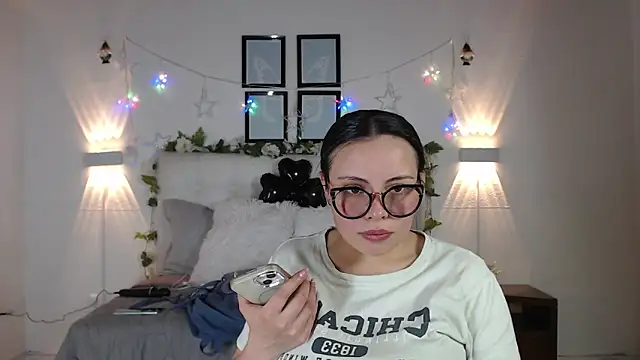 Snapshot of Megan_05_ chatting on February 9, 2026, 5:50 pm Megan 05 online show from February 9, 2026, 5:50 pm