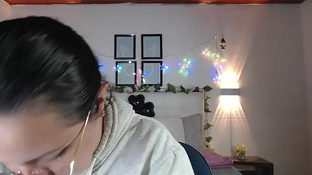 Snapshot of Megan_05_ chatting on February 24, 2026, 7:23 pm Megan 05 online show from February 24, 2026, 7:23 pm