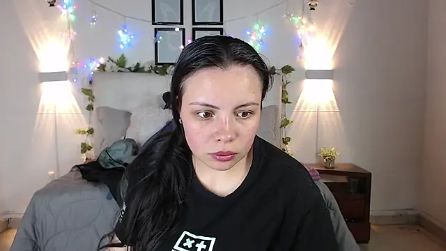 Snapshot of Megan_05_ chatting on February 28, 2026, 7:15 pm Megan 05 online show from February 28, 2026, 7:15 pm