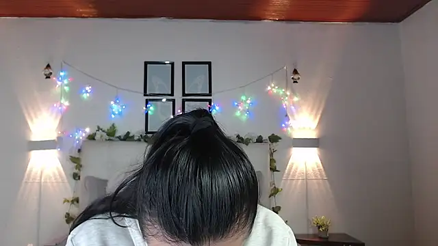 Snapshot of Megan_05_ chatting on April 22, 2026, 7:15 pm Megan 05 online show from April 22, 2026, 7:15 pm