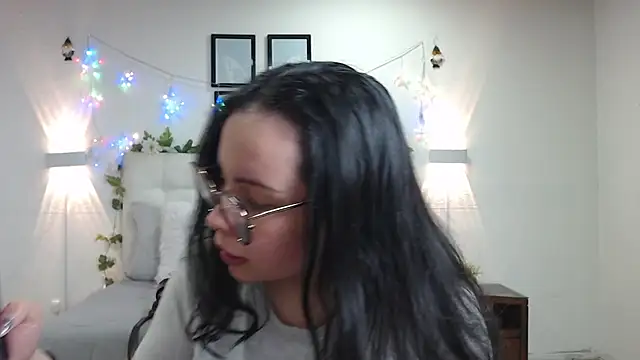Snapshot of Megan_05_ chatting on May 19, 2026, 7:31 pm Megan 05 online show from May 19, 2026, 7:31 pm