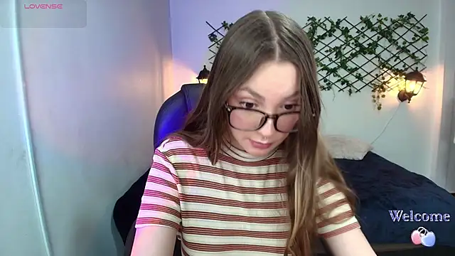 velvet  moon online show from March 28, 2026, 1:27 am