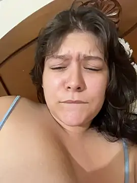 dahianna17 online show from January 15, 2026, 4:17 am