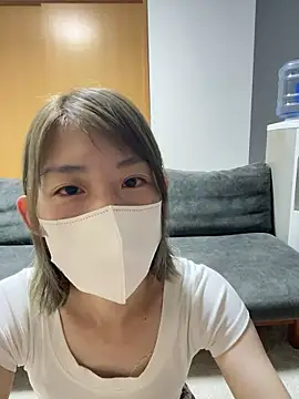 Snapshot of usako_2025 chatting on June 28, 2026, 2:01 pm usako 2025 online show from June 28, 2026, 2:01 pm
