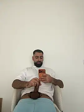 Snapshot of bignasthairy chatting on January 17, 2026, 10:09 am bignasthairy online show from January 17, 2026, 10:09 am