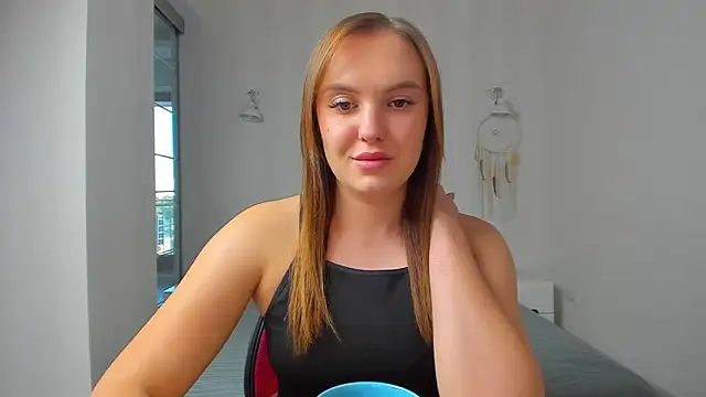 EmmaNorman online show from September 28, 2025, 3:06 pm