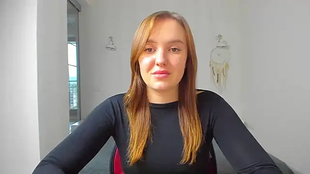 EmmaNorman online show from October 6, 2025, 2:03 pm