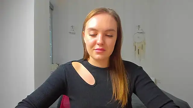 EmmaNorman online show from October 13, 2025, 1:00 pm