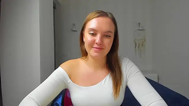 EmmaNorman online show from October 24, 2025, 2:13 pm