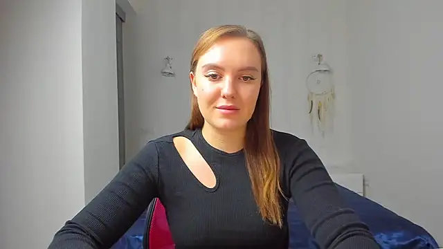 EmmaNorman online show from October 26, 2025, 3:18 pm