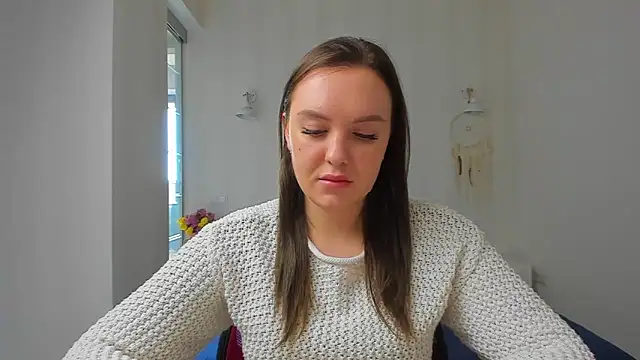 EmmaNorman online show from October 31, 2025, 8:15 am