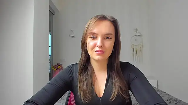 EmmaNorman online show from November 7, 2025, 1:44 pm