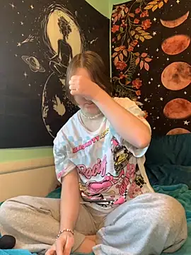 angelbliss10100 online show from December 4, 2025, 3:32 pm