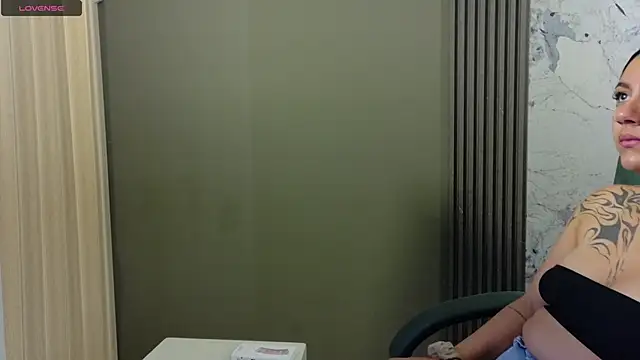 Snapshot of Megara_25 chatting on September 30, 2025, 12:32 pm Megara 25 online show from September 30, 2025, 12:32 pm