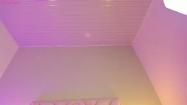 angelica cross  online show from April 8, 2026, 8:09 pm