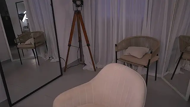 Carolart  online show from September 10, 2025, 11:05 pm