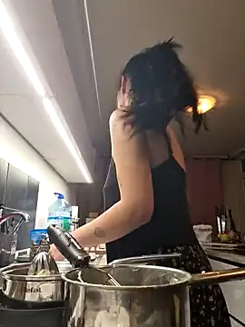 Alexandra knight online show from September 30, 2025, 5:29 pm