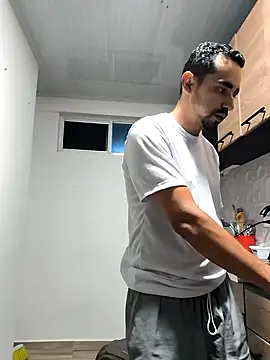 stivenlujan69 online show from November 26, 2025, 2:45 am