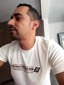 stivenlujan69 online show from February 8, 2026, 7:50 pm