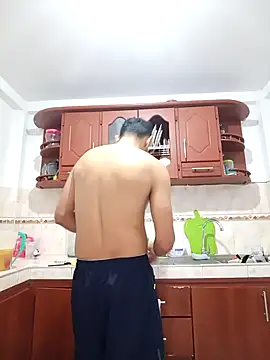 stivenlujan69 online show from February 21, 2026, 1:06 am