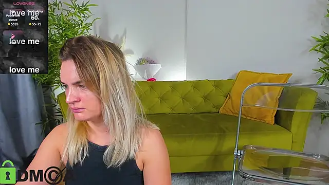 Snapshot of Marie_Ellie chatting on November 18, 2025, 1:33 am Marie Ellie online show from November 18, 2025, 1:33 am