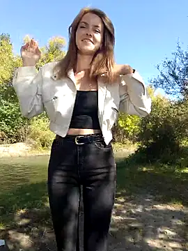 YOOUR EVAA online show from September 21, 2025, 6:26 am