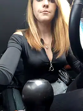 YOOUR EVAA online show from December 14, 2025, 7:03 am