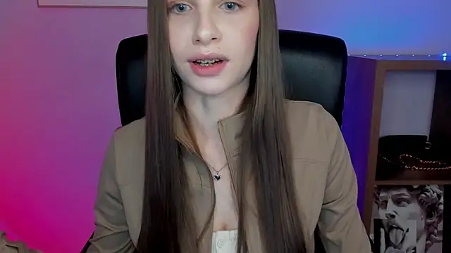 LuxMaya online show from November 28, 2025, 7:44 am