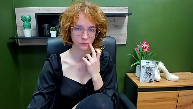 juicyPenny online show from September 25, 2025, 6:28 am