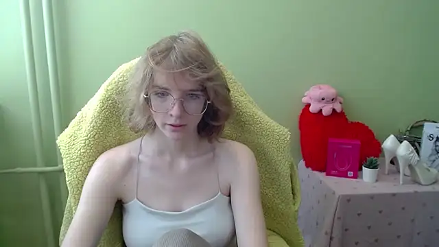 juicyPenny online show from November 6, 2025, 7:31 am