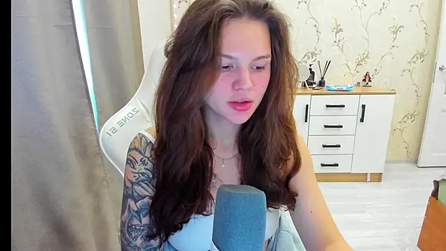 yourdreamm  online show from October 21, 2025, 6:58 am