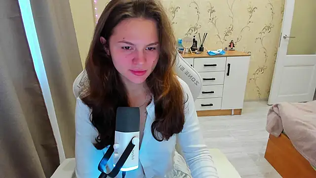 yourdreamm  online show from October 22, 2025, 7:08 am