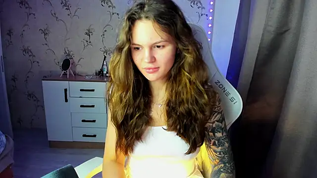 yourdreamm  online show from November 10, 2025, 8:02 am