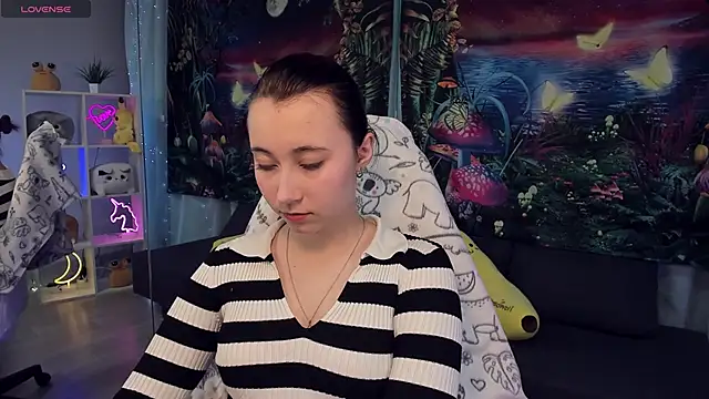 ClaraParks online show from October 3, 2025, 6:16 pm