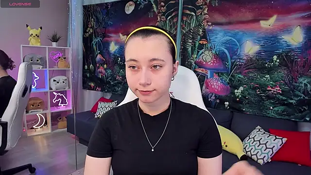 ClaraParks online show from October 17, 2025, 5:59 pm