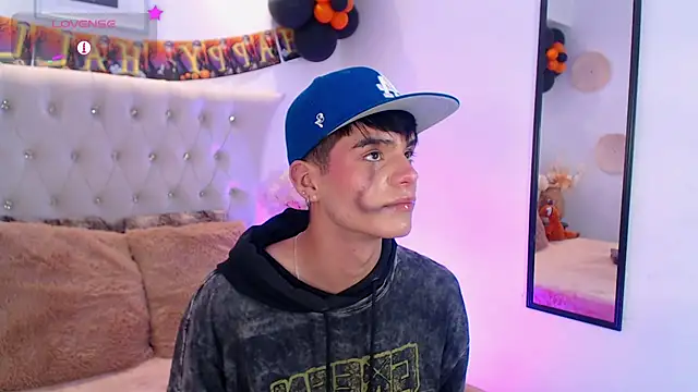 Dulcey  online show from October 25, 2025, 5:59 am