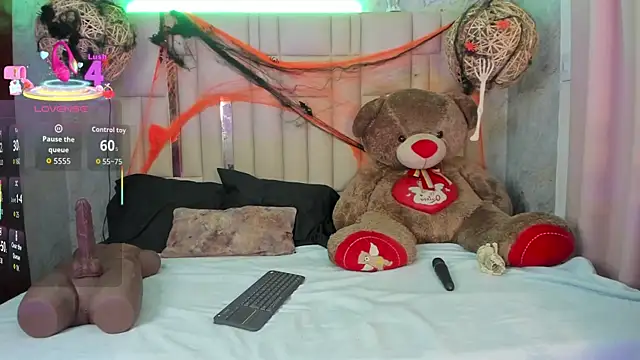 NikkyyRed online show from October 28, 2025, 2:04 am