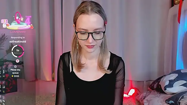 EllaBloom online show from January 15, 2026, 3:49 pm