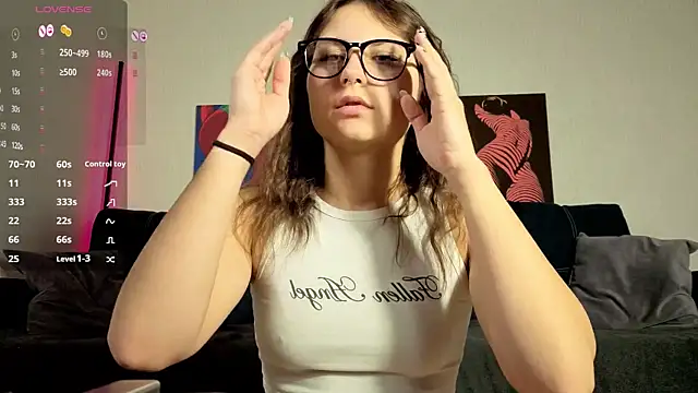 TrixiBell online show from October 2, 2025, 4:19 am