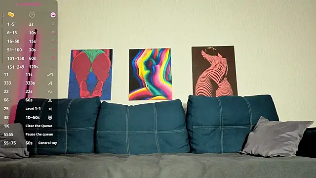 TrixiBell online show from April 18, 2026, 3:43 am