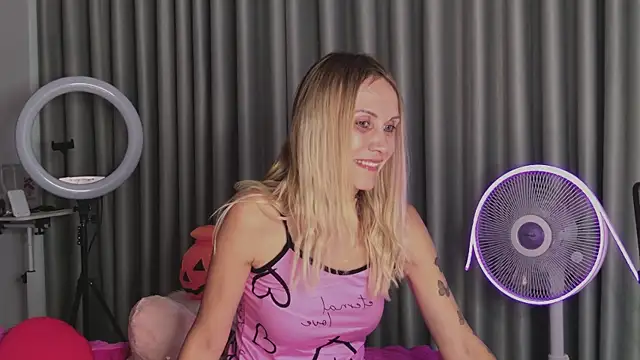 goddess kate   online show from October 28, 2025, 8:40 am