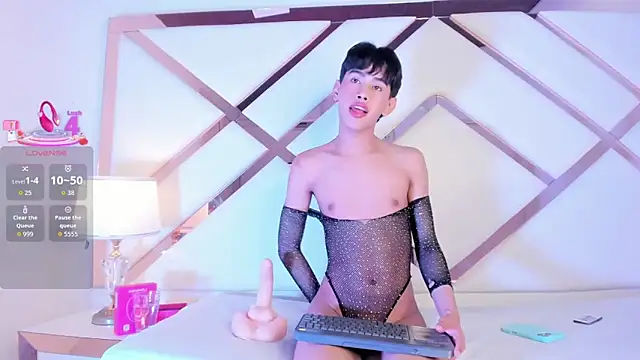 Jim twink online show from November 28, 2025, 7:38 pm