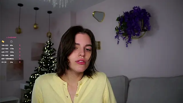 EleneButton online show from December 21, 2025, 1:02 am