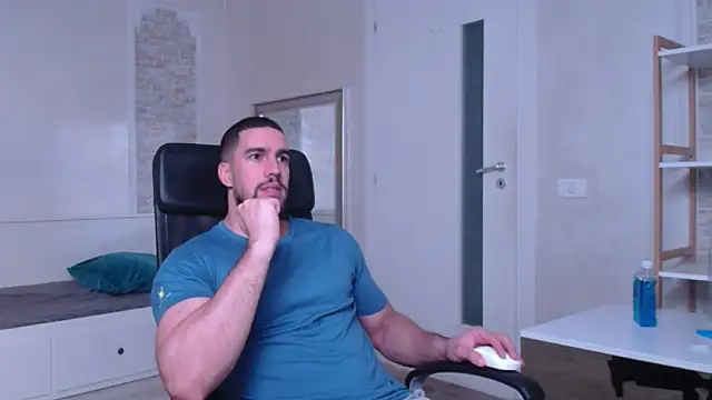 IvanHydee online show from September 18, 2025, 4:36 am